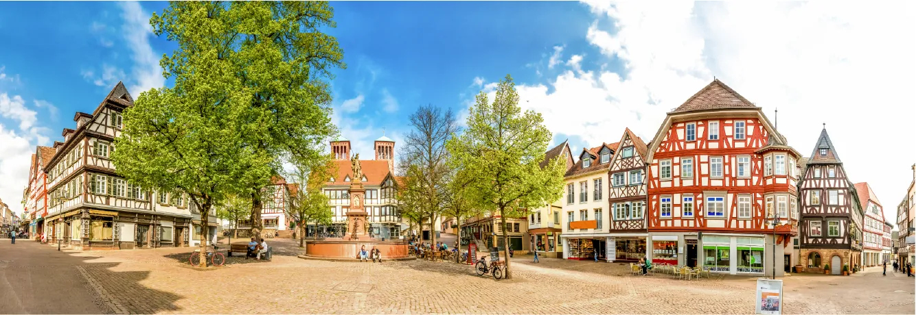 Marktplatz von Bensheim mit Fachwerkhäusern