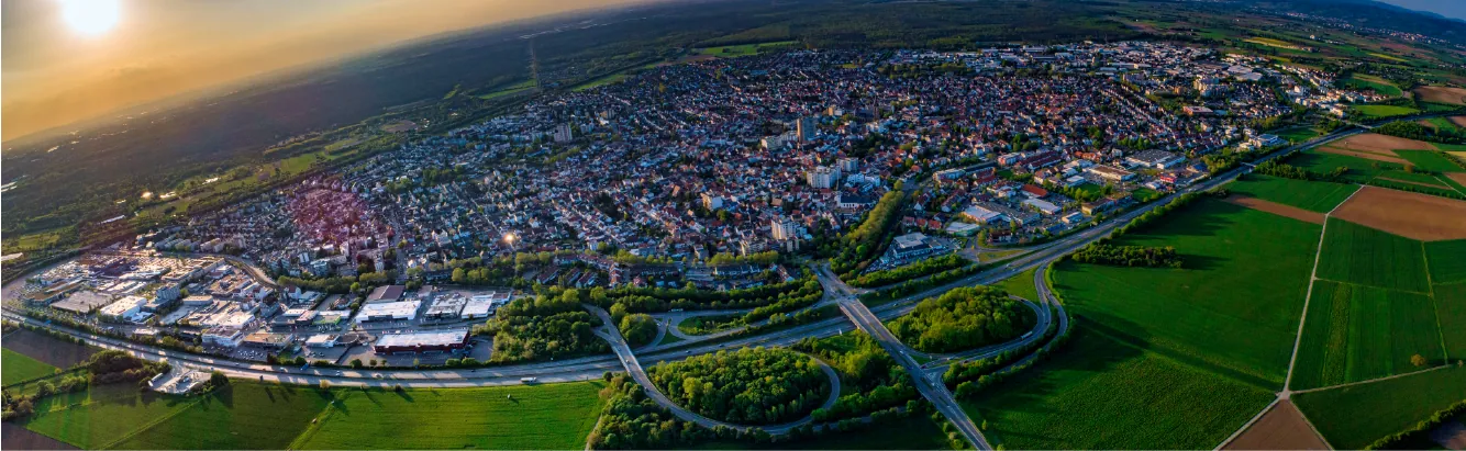 Schlüsseldienst in Viernheim Luftbild von Viernheim mit Feldern am Stadtrand